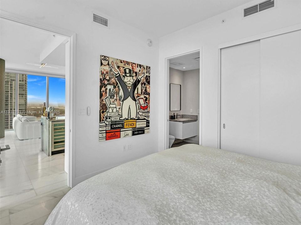 For Rent: $11,000 (2 beds, 2 baths, 1105 Square Feet)