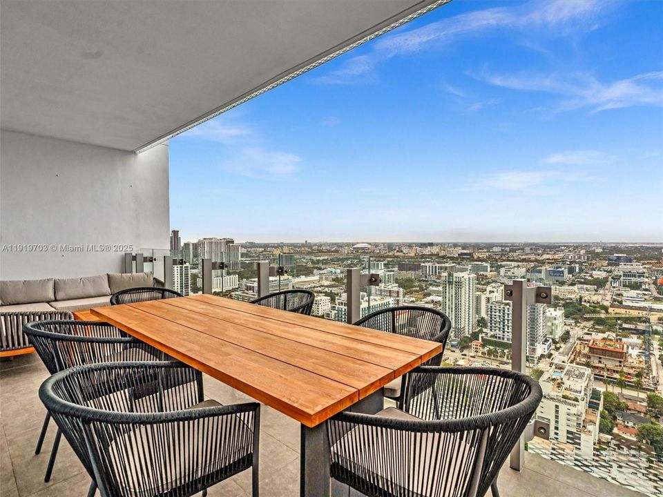 For Rent: $11,000 (2 beds, 2 baths, 1105 Square Feet)