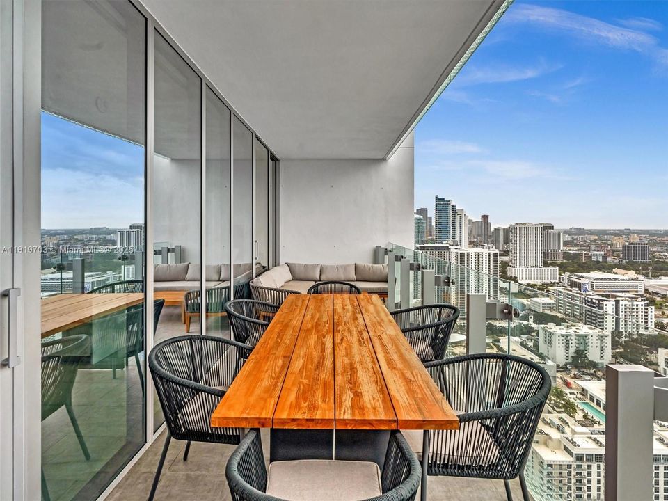 For Rent: $11,000 (2 beds, 2 baths, 1105 Square Feet)