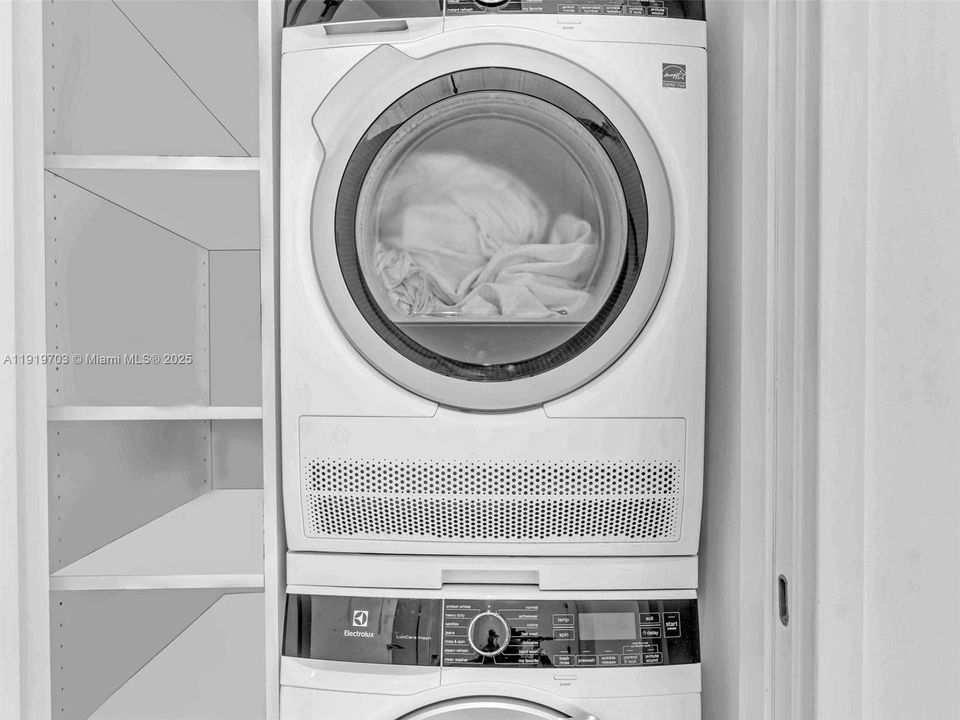 For Rent: $11,000 (2 beds, 2 baths, 1105 Square Feet)