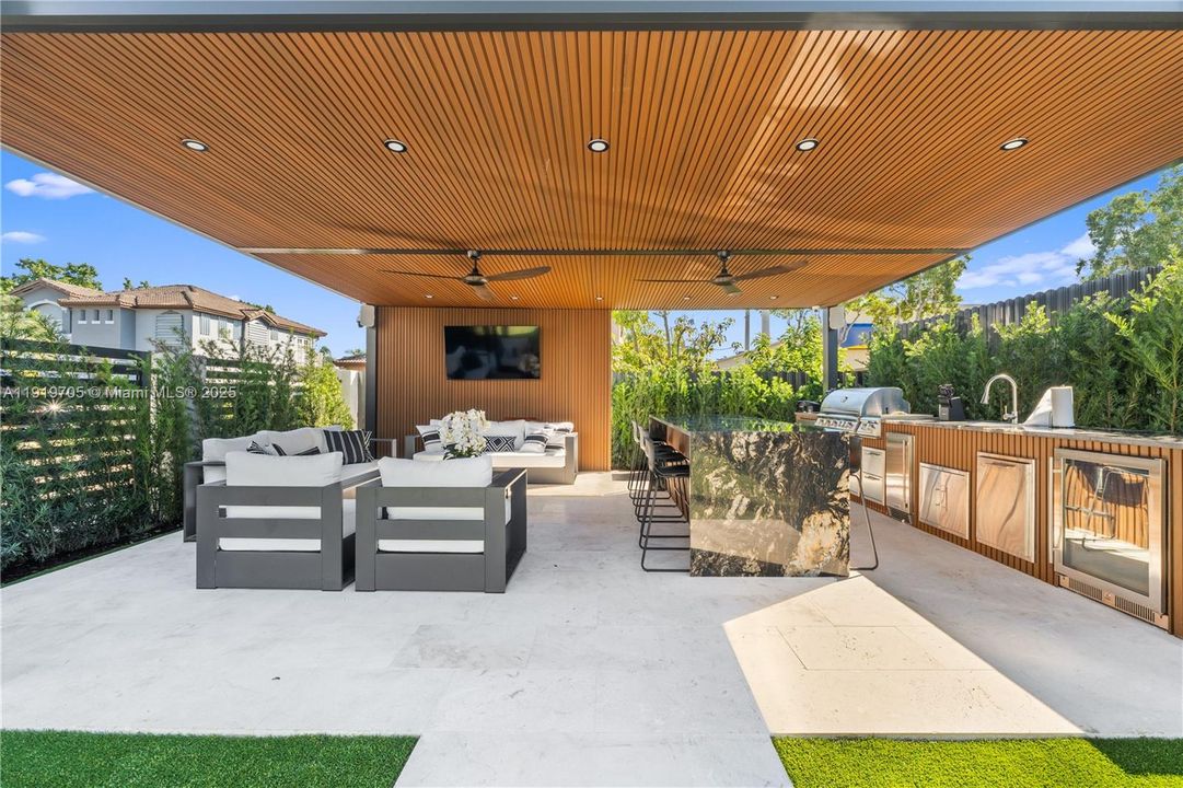 На продажу: $1,999,900 (4 спален, 4 ванн, 3369 Квадратных фут)