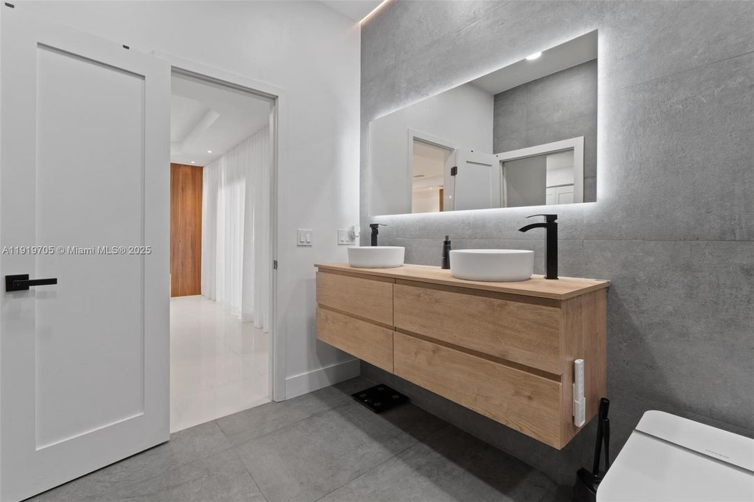 На продажу: $1,999,900 (4 спален, 4 ванн, 3369 Квадратных фут)