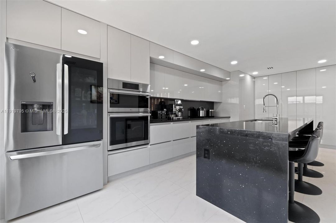 На продажу: $1,999,900 (4 спален, 4 ванн, 3369 Квадратных фут)