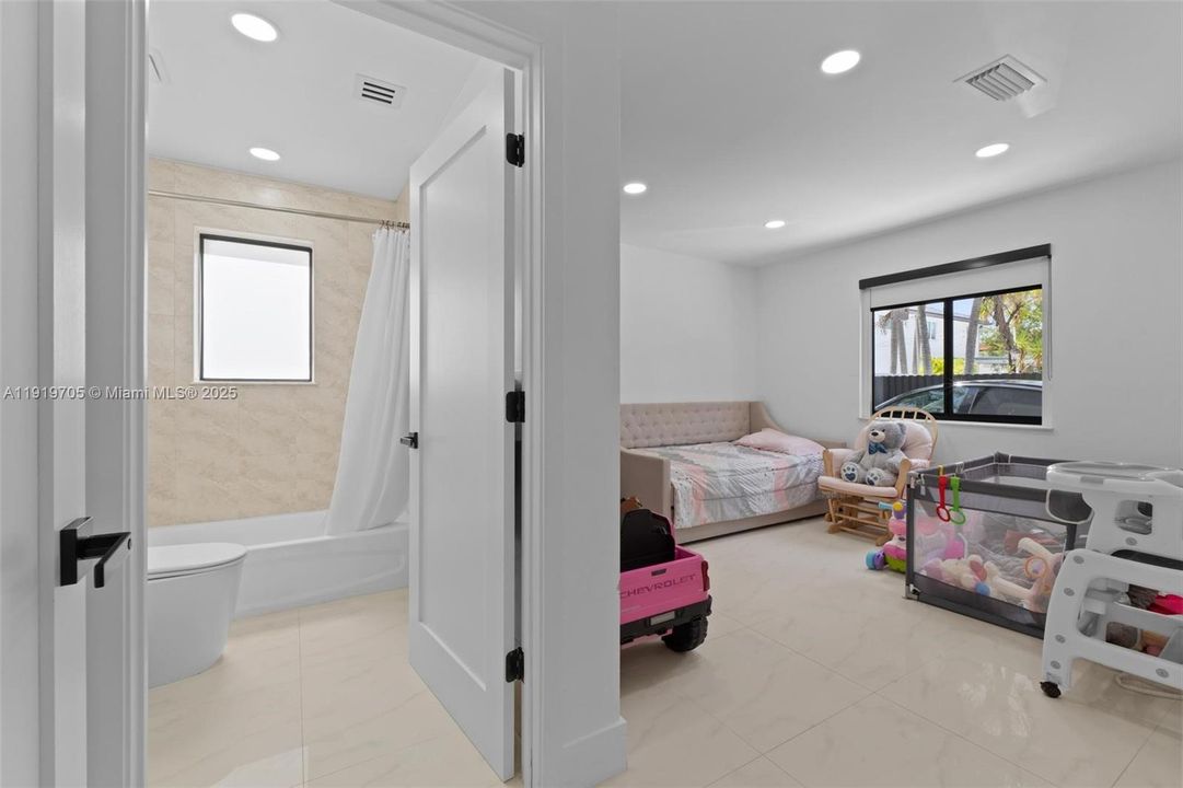 На продажу: $1,999,900 (4 спален, 4 ванн, 3369 Квадратных фут)