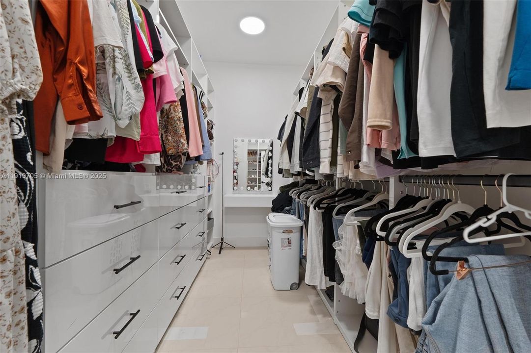 На продажу: $1,999,900 (4 спален, 4 ванн, 3369 Квадратных фут)