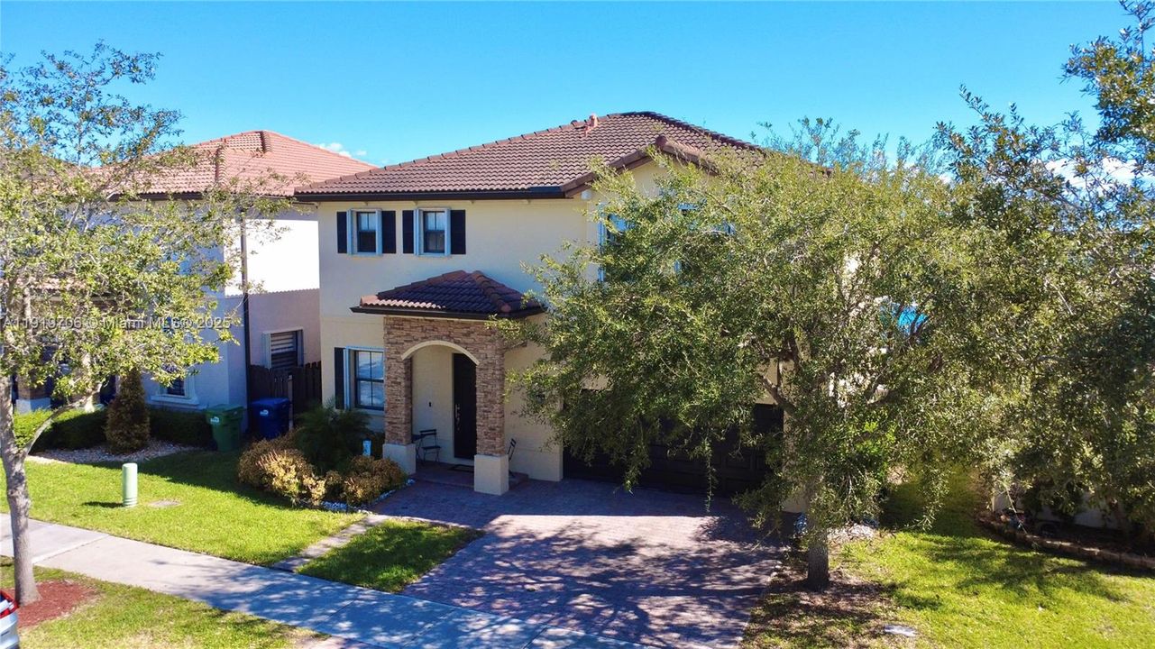 待售: $730,000 (4 贝兹, 2 浴室, 2557 平方英尺)