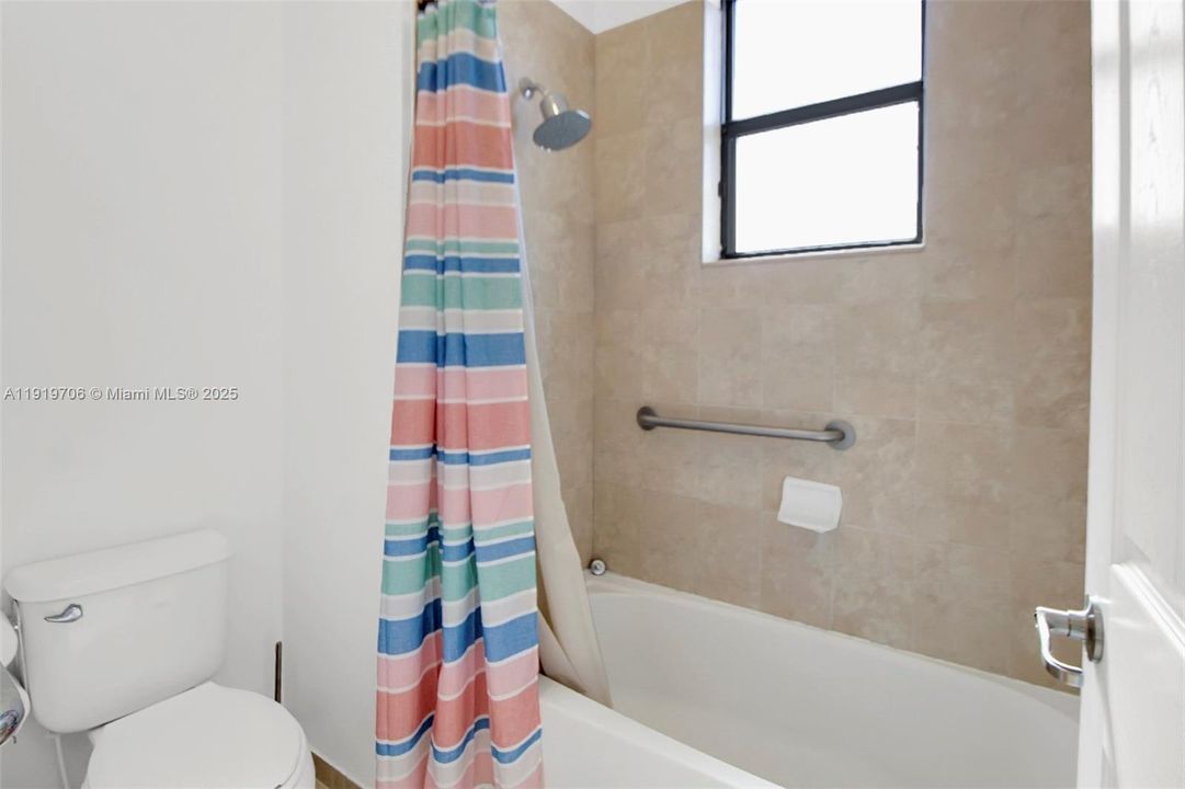 待售: $730,000 (4 贝兹, 2 浴室, 2557 平方英尺)