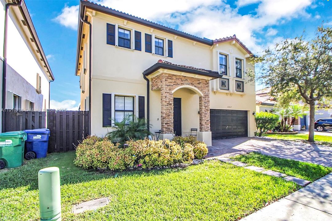 待售: $730,000 (4 贝兹, 2 浴室, 2557 平方英尺)