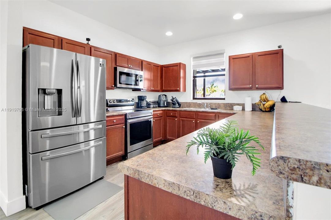 待售: $730,000 (4 贝兹, 2 浴室, 2557 平方英尺)