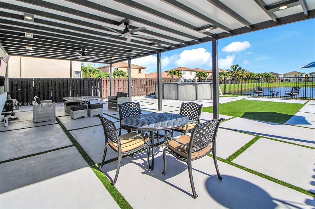 待售: $730,000 (4 贝兹, 2 浴室, 2557 平方英尺)