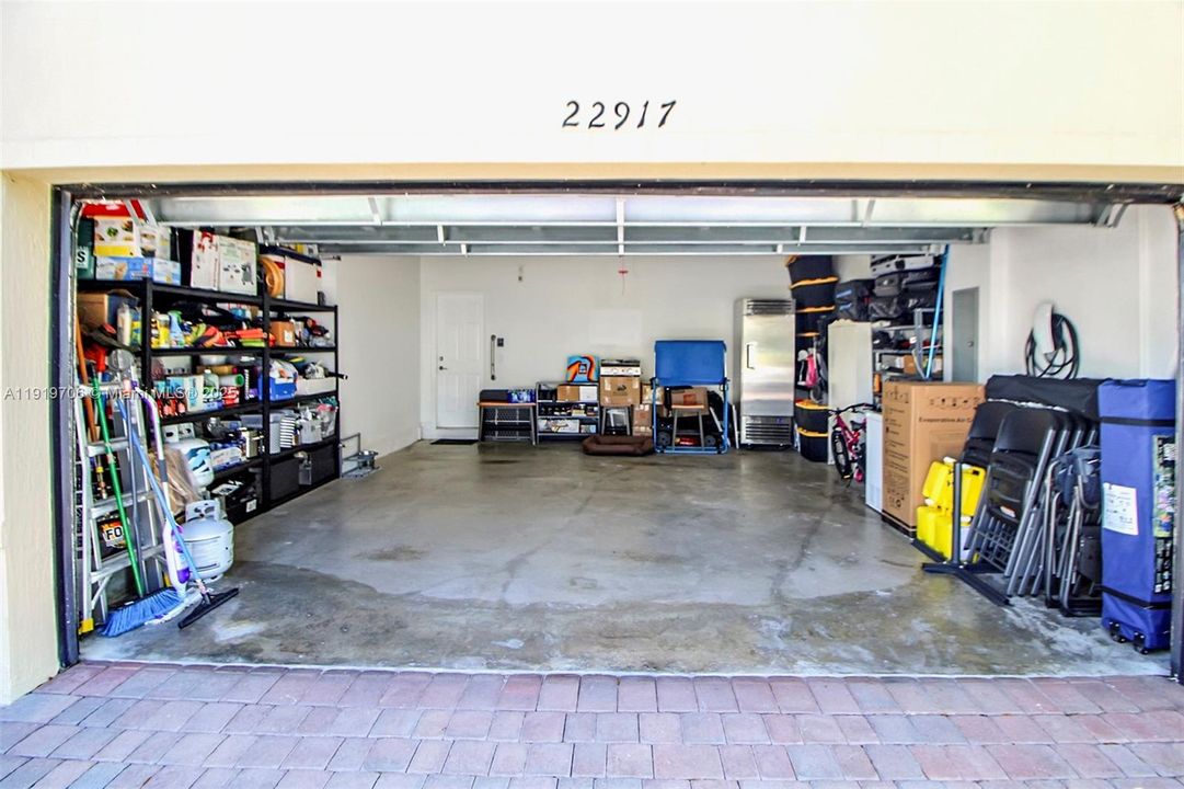 待售: $730,000 (4 贝兹, 2 浴室, 2557 平方英尺)