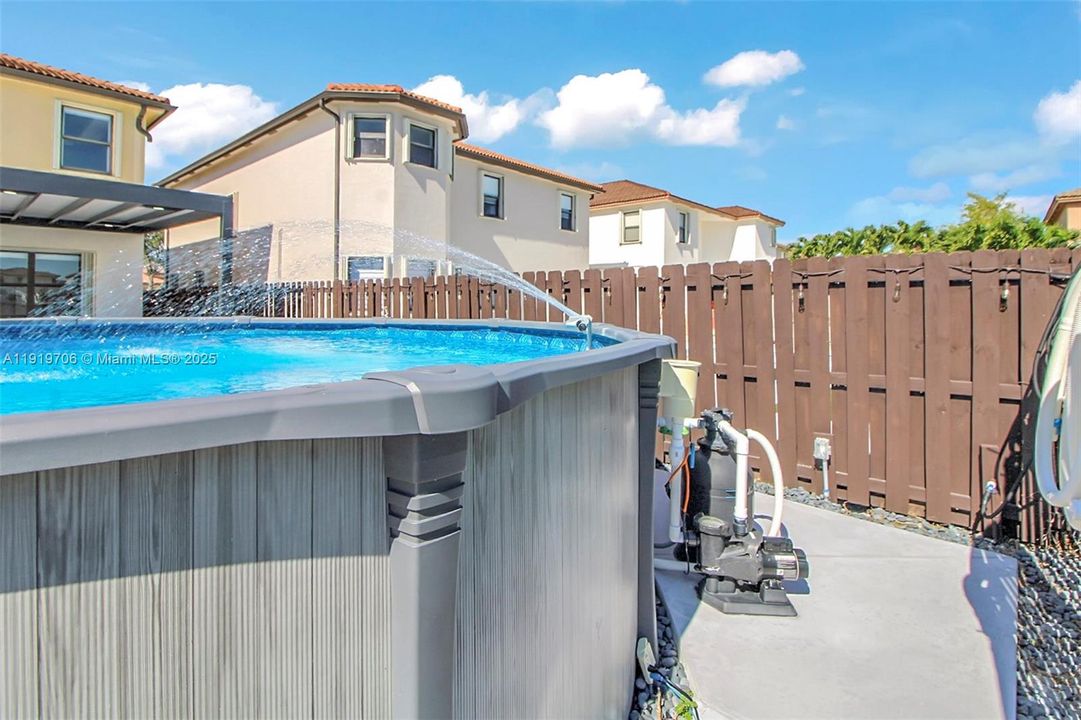 待售: $730,000 (4 贝兹, 2 浴室, 2557 平方英尺)