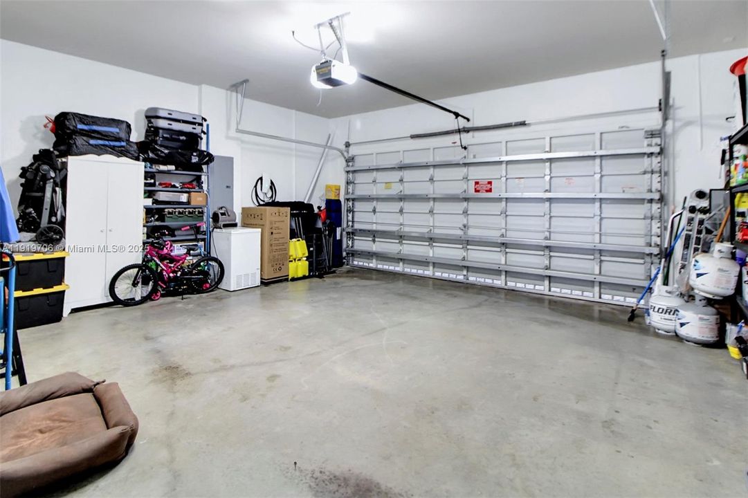 待售: $730,000 (4 贝兹, 2 浴室, 2557 平方英尺)