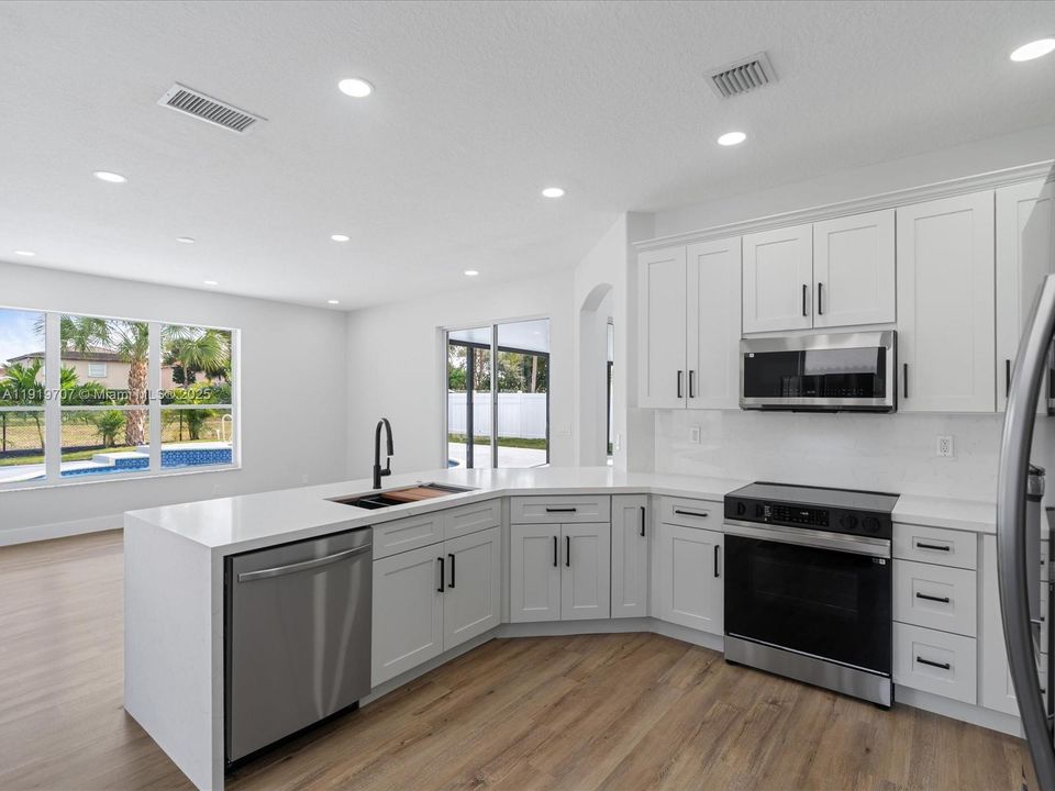 待售: $829,000 (4 贝兹, 3 浴室, 2673 平方英尺)