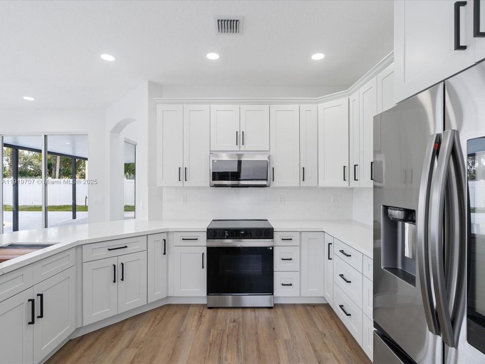 待售: $829,000 (4 贝兹, 3 浴室, 2673 平方英尺)