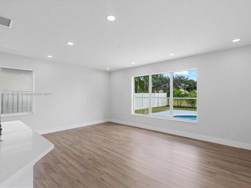 待售: $829,000 (4 贝兹, 3 浴室, 2673 平方英尺)