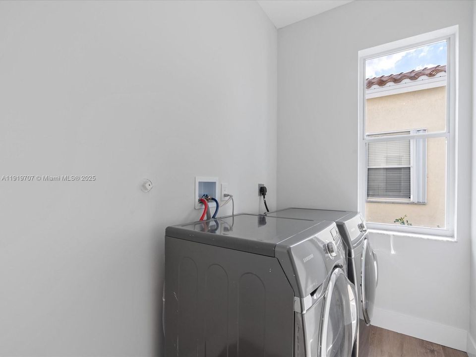 待售: $829,000 (4 贝兹, 3 浴室, 2673 平方英尺)