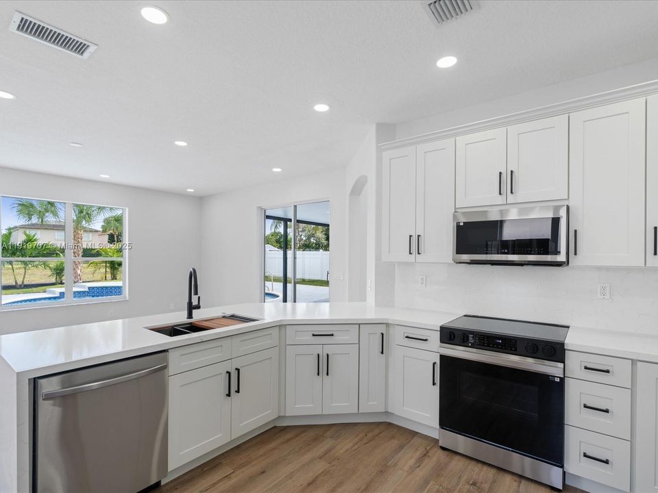 待售: $829,000 (4 贝兹, 3 浴室, 2673 平方英尺)