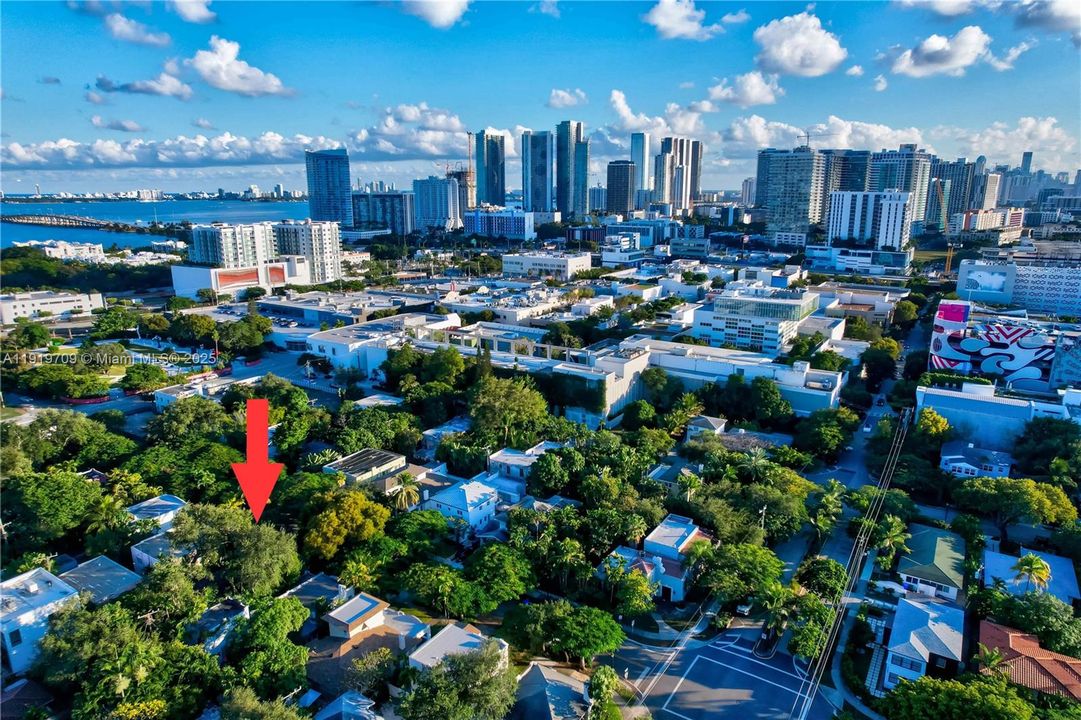 合同活跃: $835,000 (3 贝兹, 1 浴室, 1333 平方英尺)