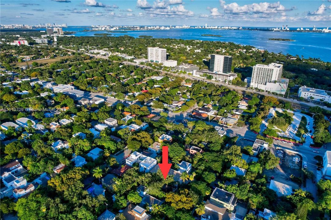 合同活跃: $835,000 (3 贝兹, 1 浴室, 1333 平方英尺)