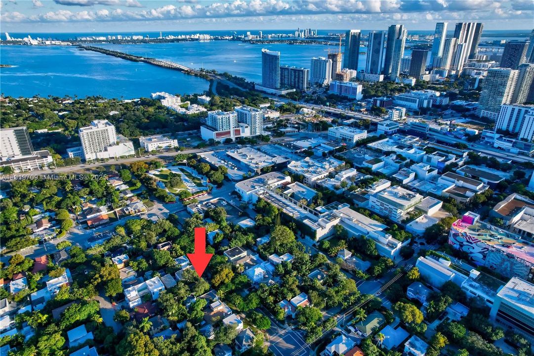 合同活跃: $835,000 (3 贝兹, 1 浴室, 1333 平方英尺)