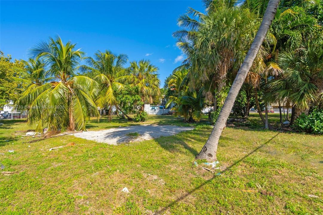 For Sale: $8,000,000 (0.90 acres)