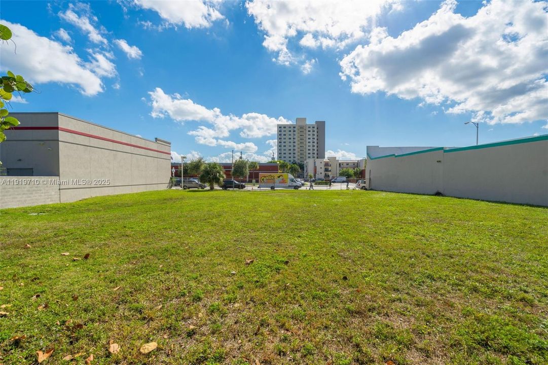 For Sale: $8,000,000 (0.90 acres)