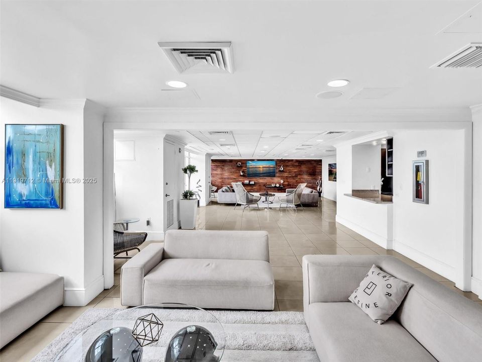 待售: $774,000 (1 贝兹, 1 浴室, 746 平方英尺)