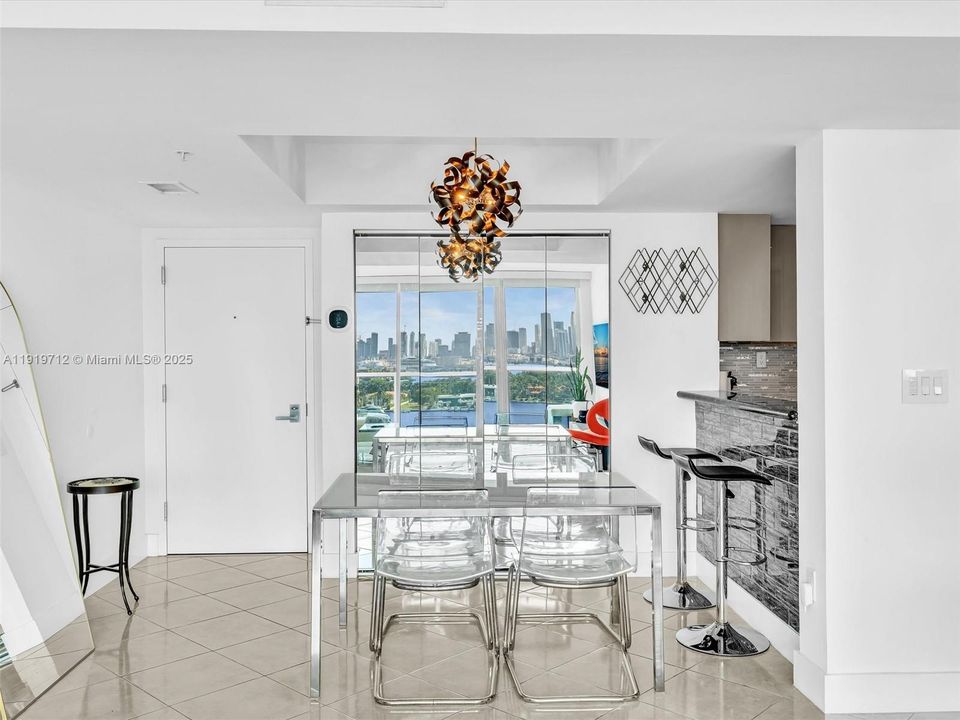 待售: $774,000 (1 贝兹, 1 浴室, 746 平方英尺)