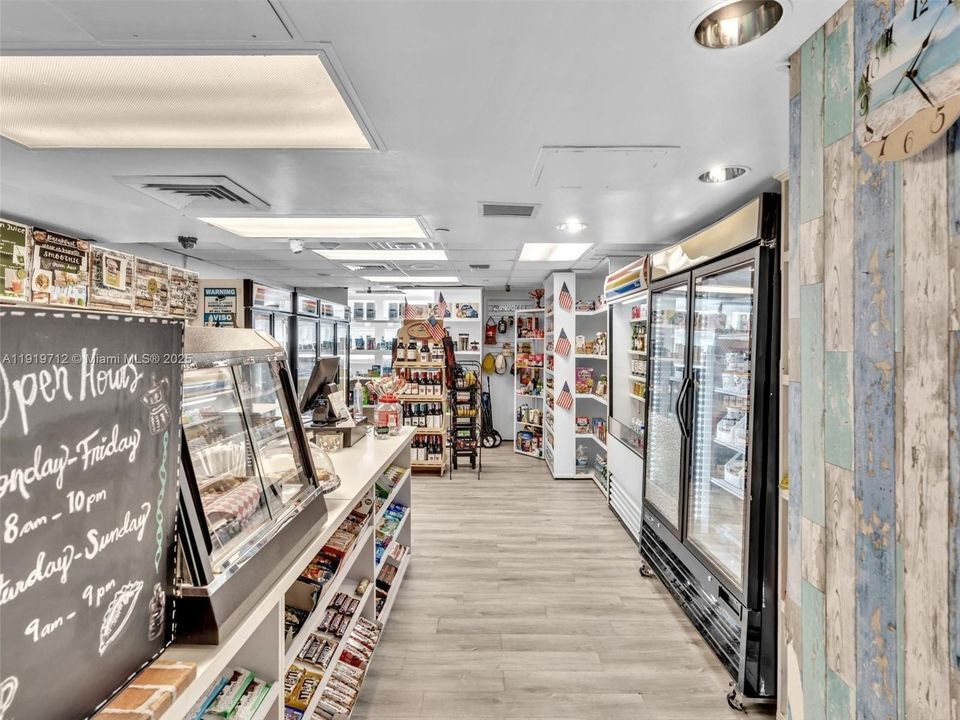 待售: $774,000 (1 贝兹, 1 浴室, 746 平方英尺)