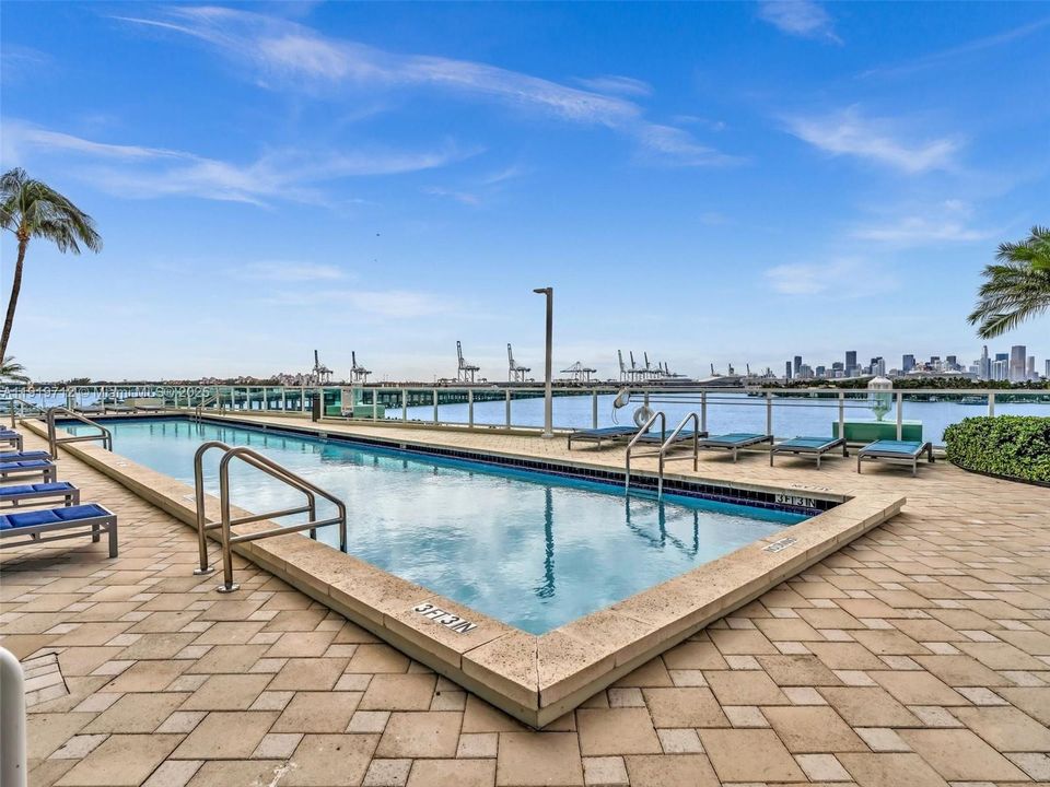 待售: $774,000 (1 贝兹, 1 浴室, 746 平方英尺)