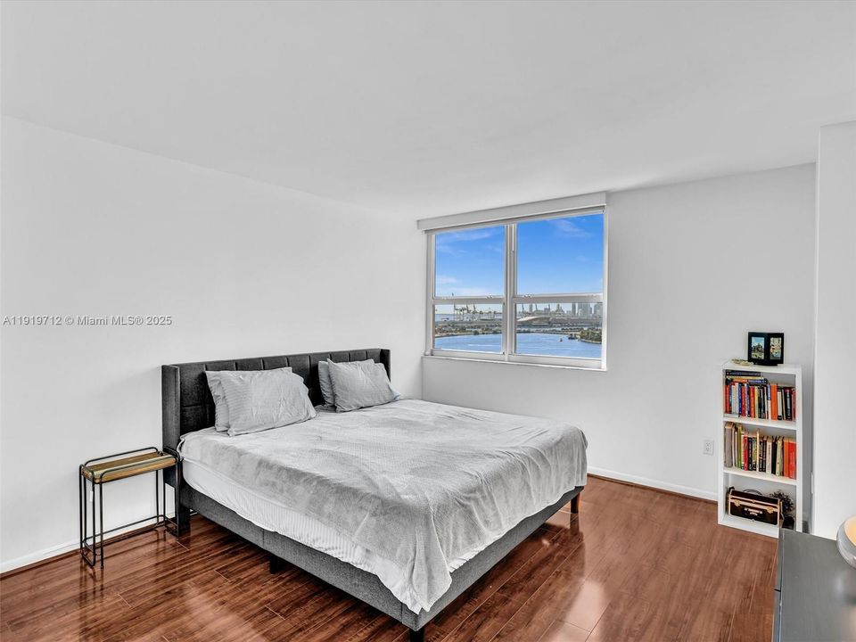 待售: $774,000 (1 贝兹, 1 浴室, 746 平方英尺)