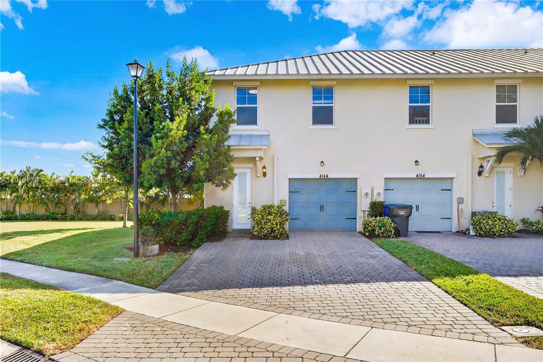 For Rent: $3,800 (3 beds, 2 baths, 1561 Square Feet)