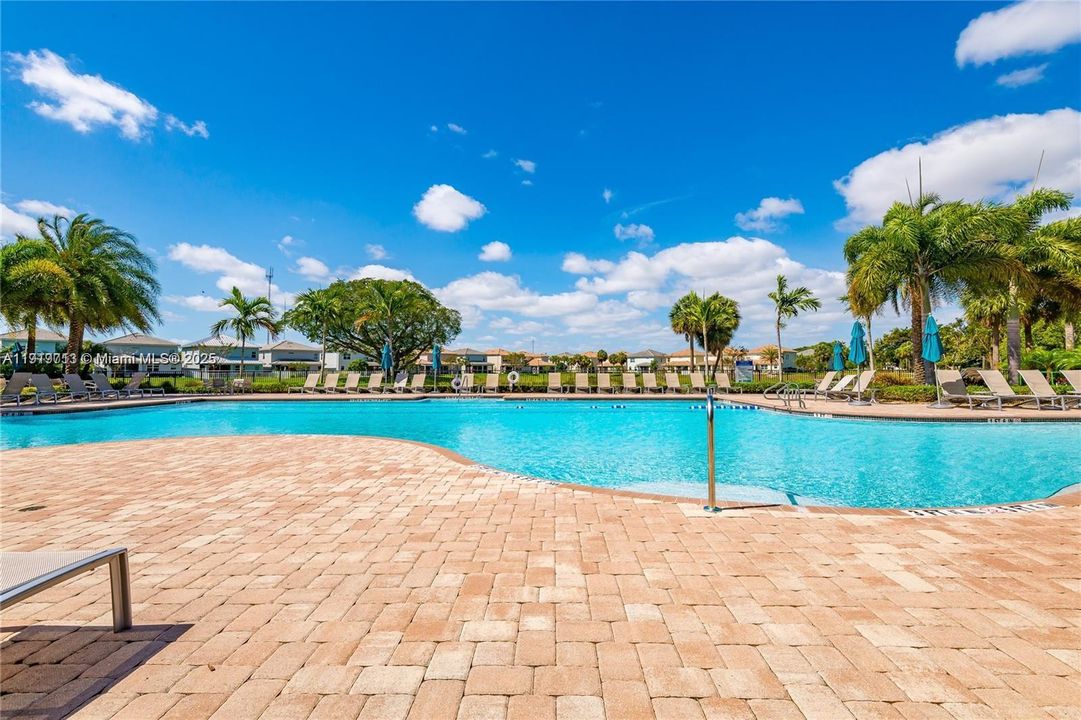 For Rent: $3,800 (3 beds, 2 baths, 1561 Square Feet)