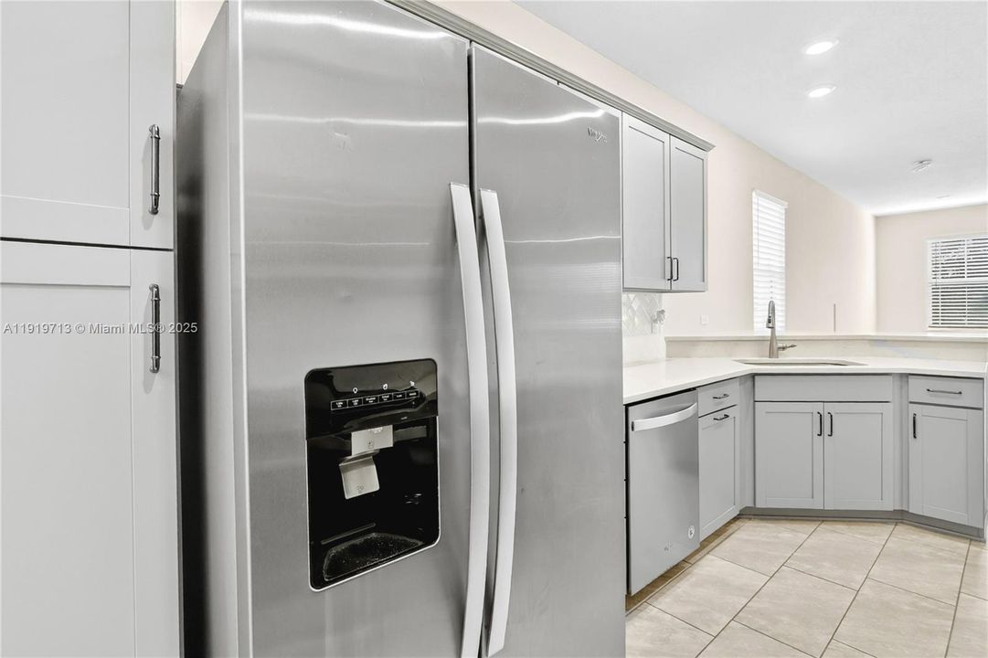 For Rent: $3,800 (3 beds, 2 baths, 1561 Square Feet)