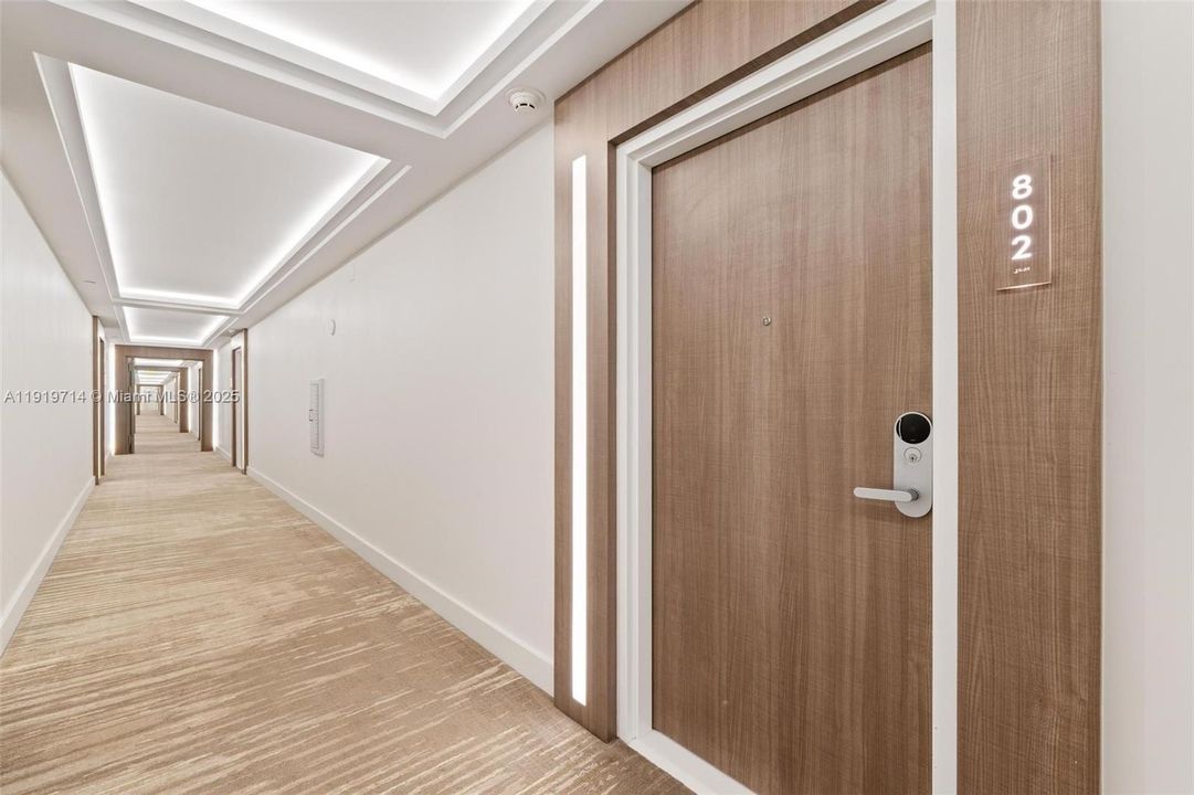 待售: $1,241,600 (1 贝兹, 1 浴室, 880 平方英尺)