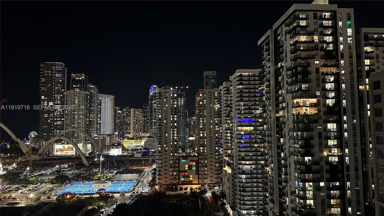 For Sale: $510,000 (2 beds, 2 baths, 878 Square Feet)