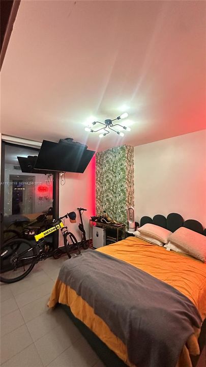 For Sale: $510,000 (2 beds, 2 baths, 878 Square Feet)