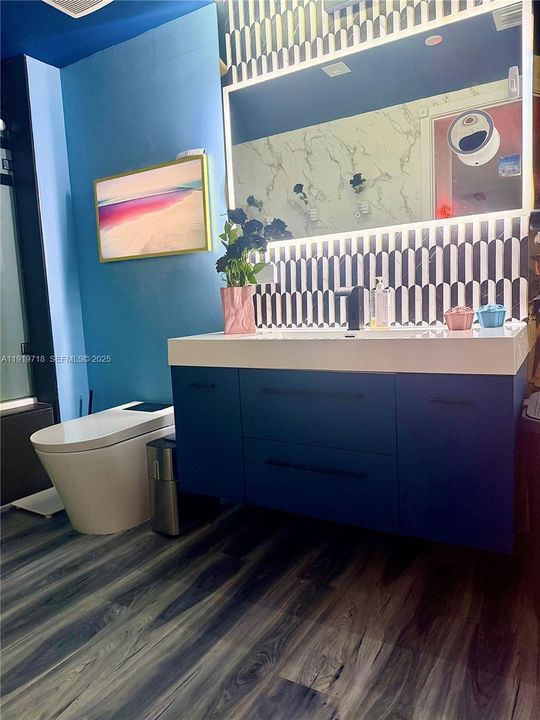 For Sale: $510,000 (2 beds, 2 baths, 878 Square Feet)