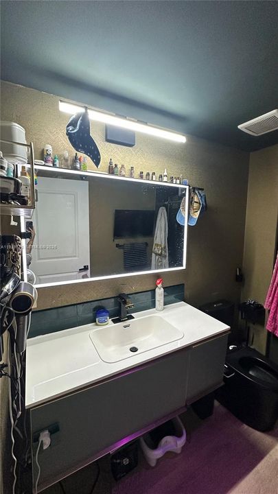 For Sale: $510,000 (2 beds, 2 baths, 878 Square Feet)