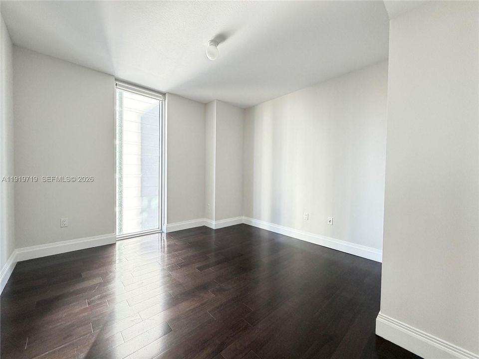 出租: $4,100 (2 贝兹, 3 浴室, 1486 平方英尺)