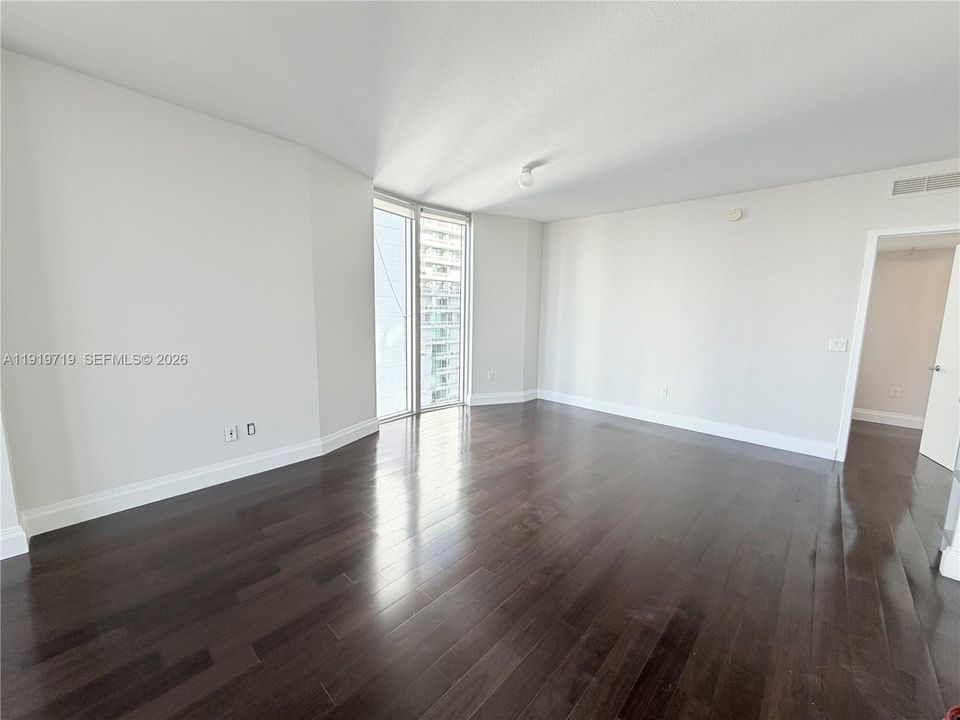 出租: $4,100 (2 贝兹, 3 浴室, 1486 平方英尺)