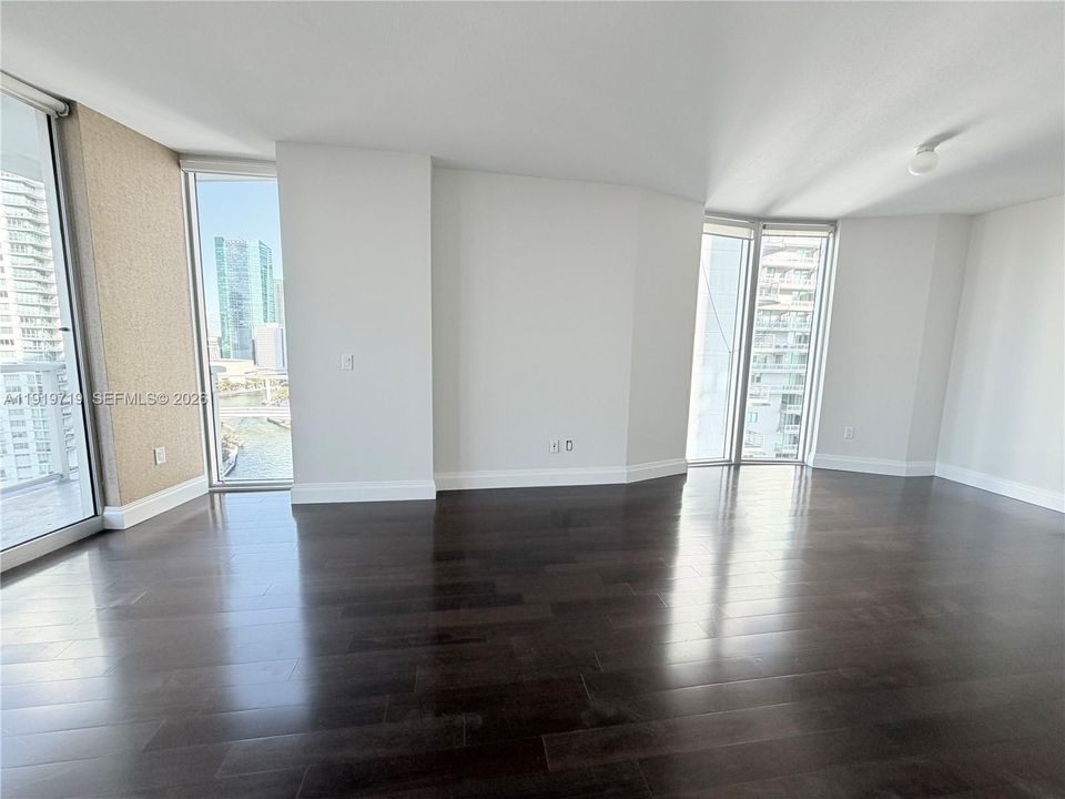 出租: $4,100 (2 贝兹, 3 浴室, 1486 平方英尺)