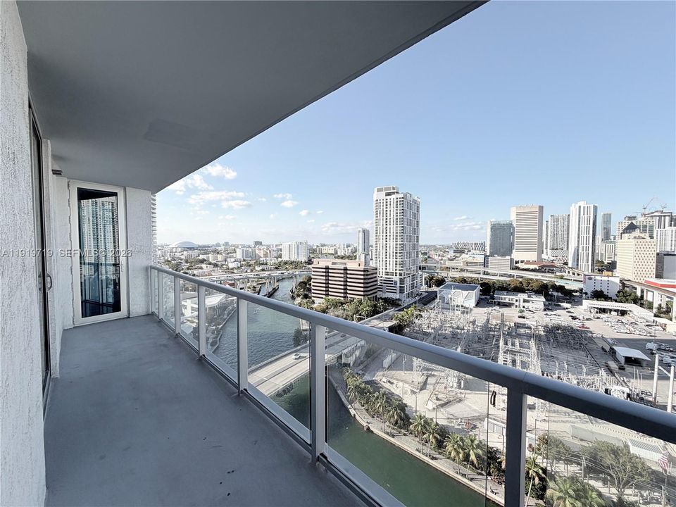 出租: $4,100 (2 贝兹, 3 浴室, 1486 平方英尺)