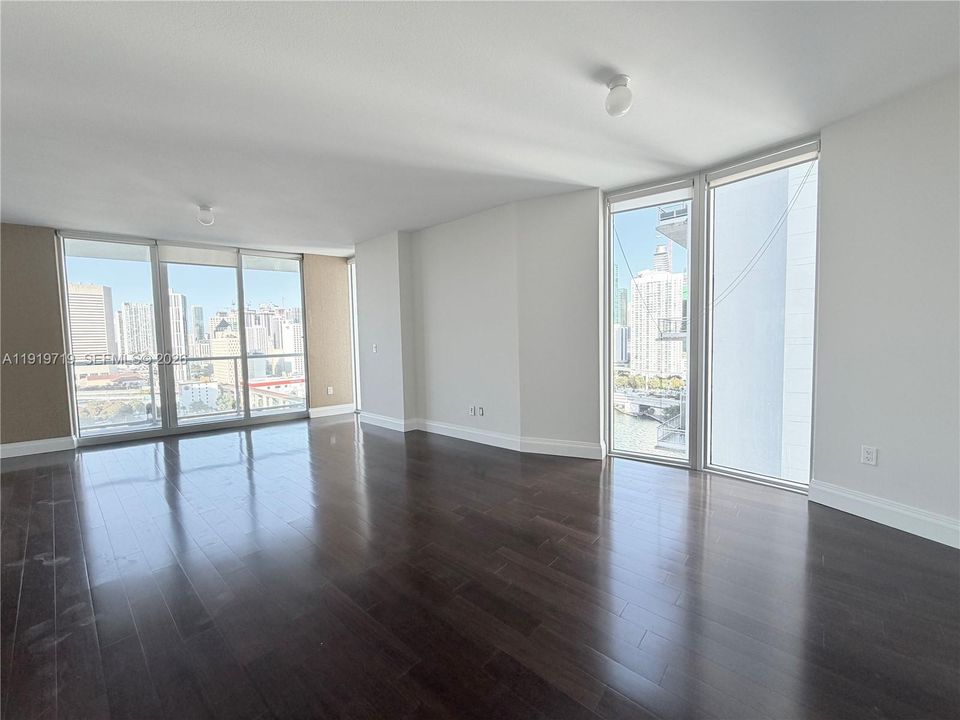 出租: $4,100 (2 贝兹, 3 浴室, 1486 平方英尺)