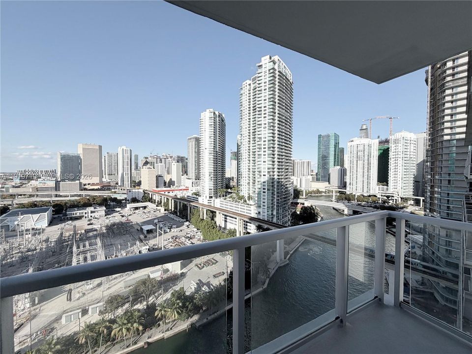 出租: $4,100 (2 贝兹, 3 浴室, 1486 平方英尺)