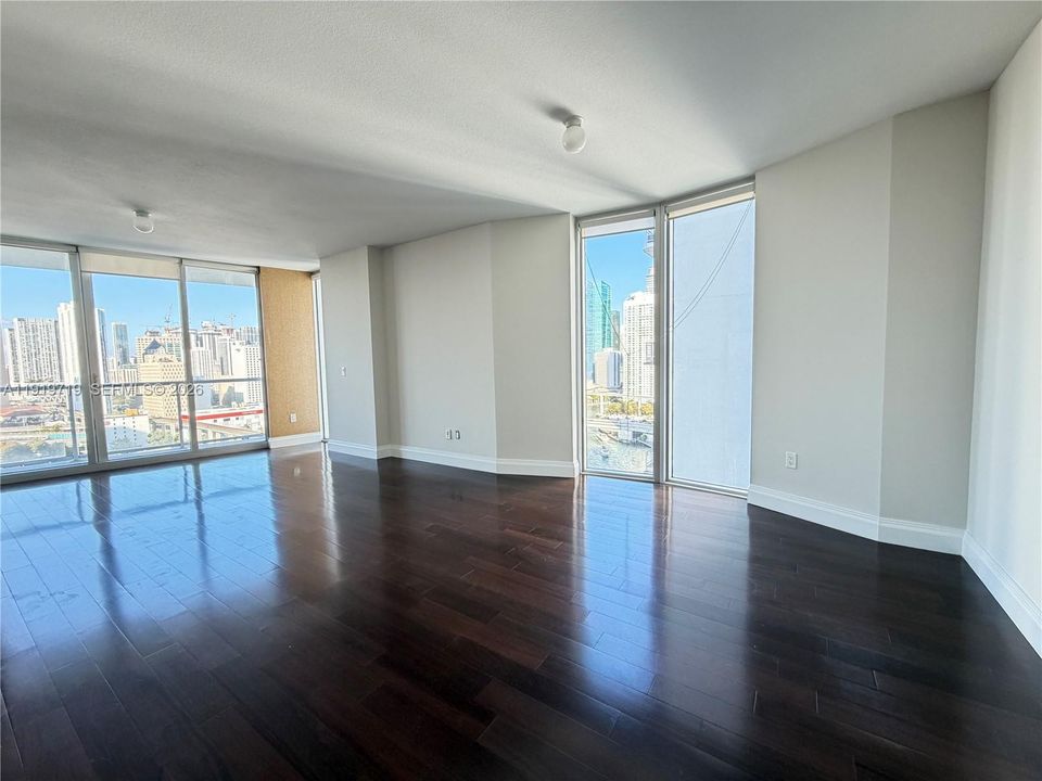 出租: $4,100 (2 贝兹, 3 浴室, 1486 平方英尺)