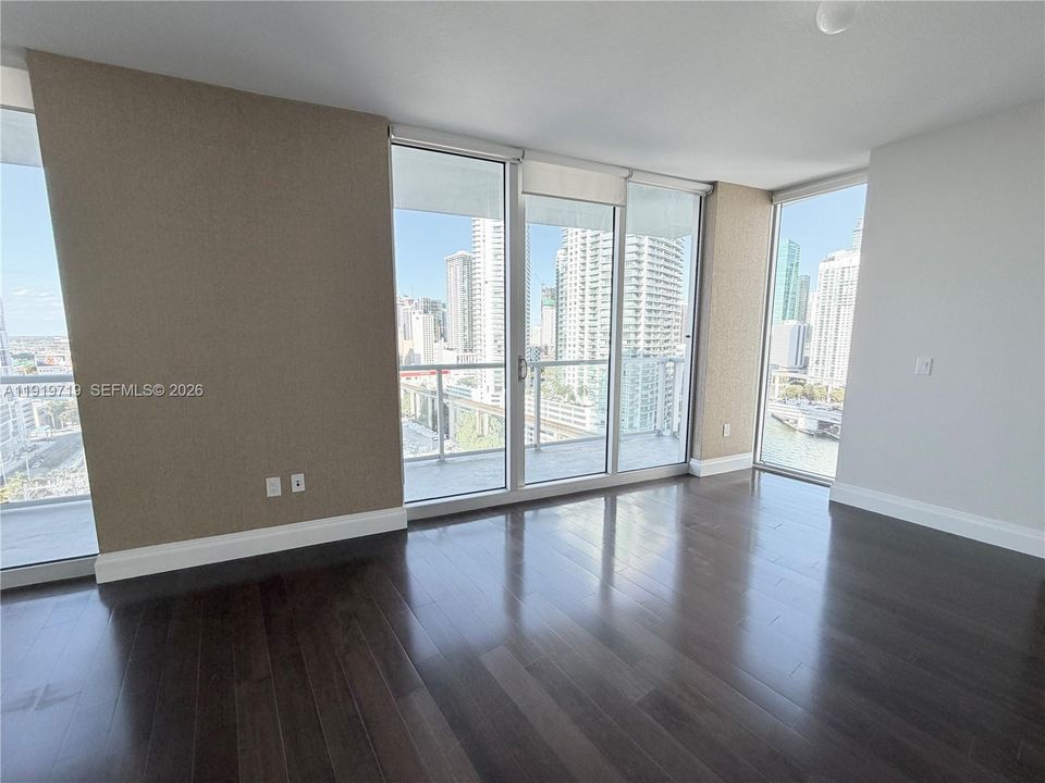 出租: $4,100 (2 贝兹, 3 浴室, 1486 平方英尺)