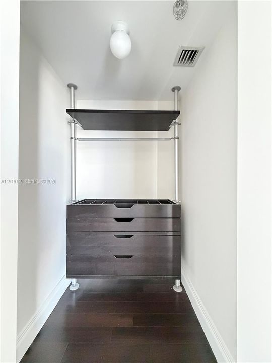 出租: $4,100 (2 贝兹, 3 浴室, 1486 平方英尺)