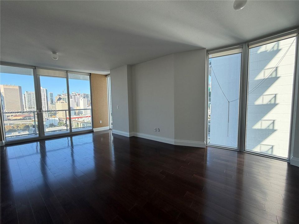 出租: $4,100 (2 贝兹, 3 浴室, 1486 平方英尺)